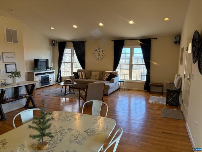 Building Photo - 5305 Hoover Rd