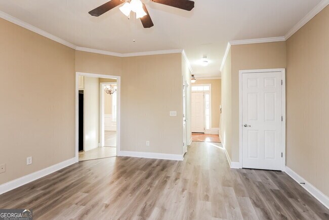 Building Photo - 906 Lakeside Ct