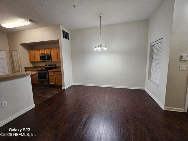 Building Photo - 6788 Manotak Oaks Dr