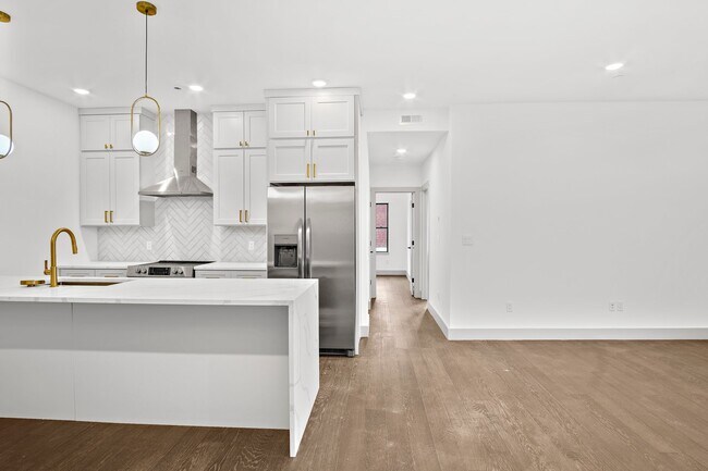 Building Photo - 127 E Cottage St