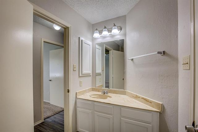 Building Photo - 406 Valley Spring Dr