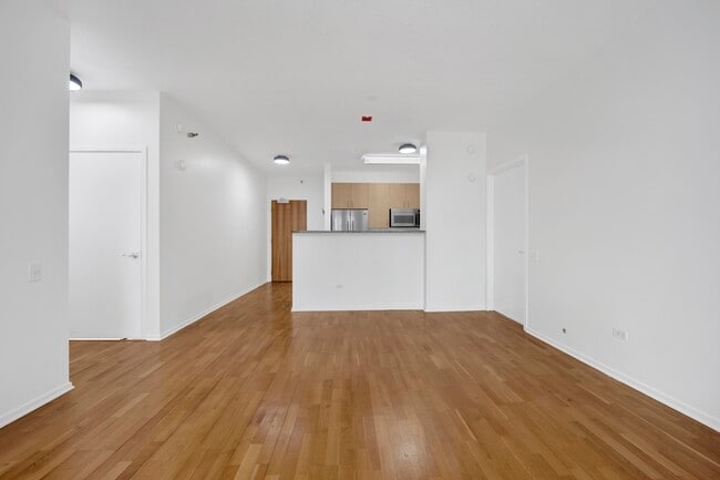 Building Photo - 600 N Kingsbury St