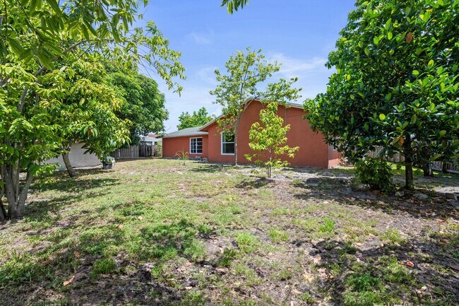 Building Photo - 4928 Marbella Rd S