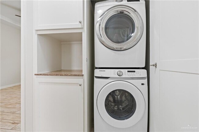 Building Photo - 13 Whitewing Ave