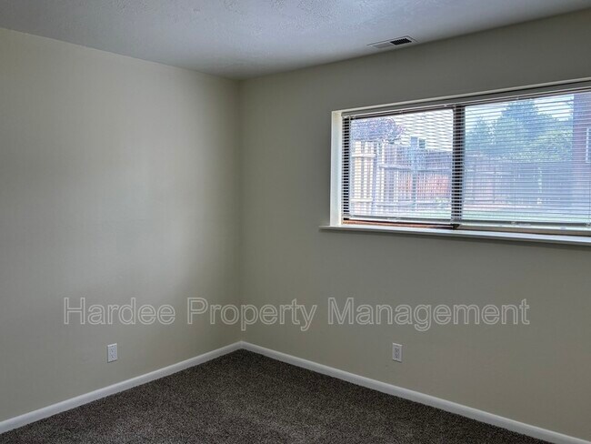 Building Photo - 2106 N 33rd St