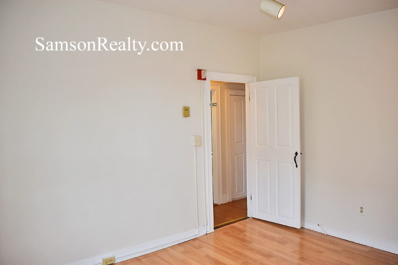 Building Photo - 323 Wickenden St