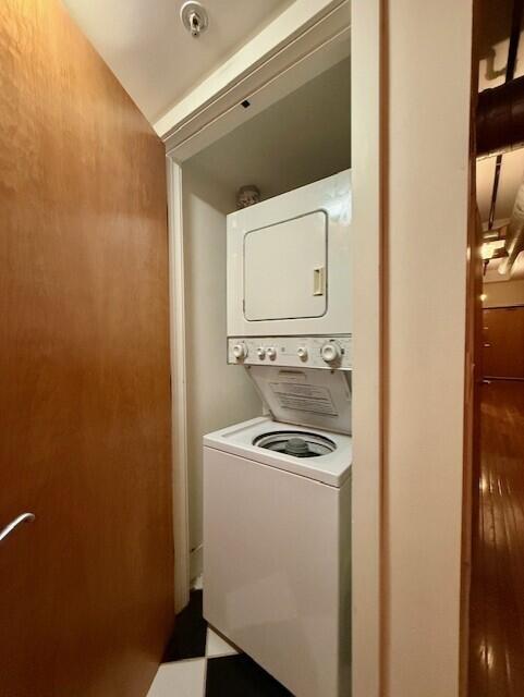 Building Photo - 303 S Main St