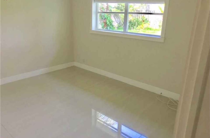 Building Photo - 11 NE 17th Ave