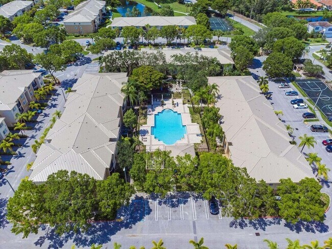 Building Photo - 1700 Crestwood Ct S