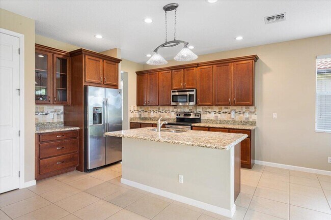 Building Photo - 12054 SW Bennington Cir
