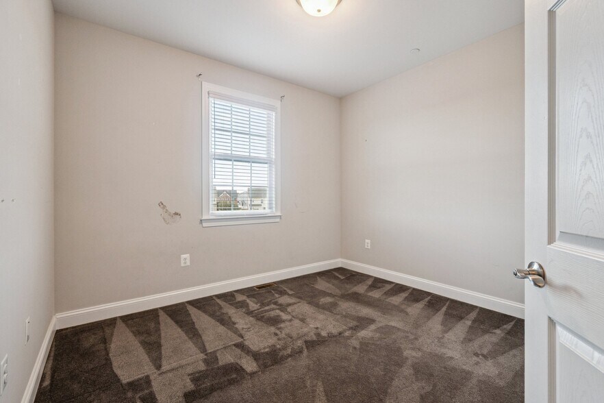 Building Photo - 1017 Rye Dr
