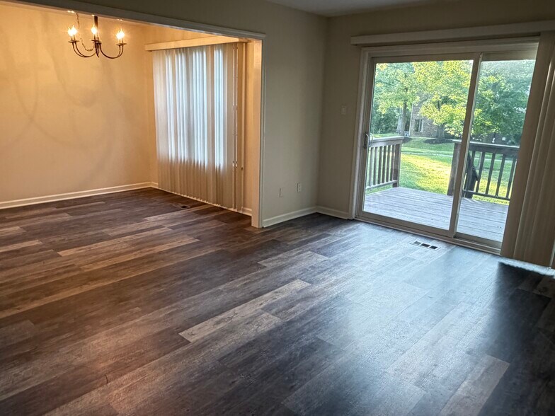 Building Photo - 7 Liberte Ln
