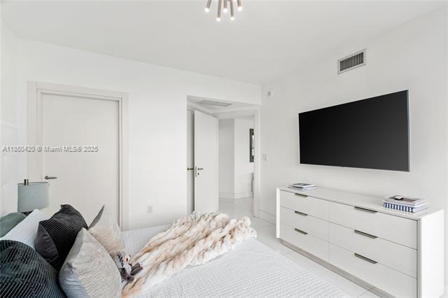 Building Photo - 200 Biscayne Boulevard Way