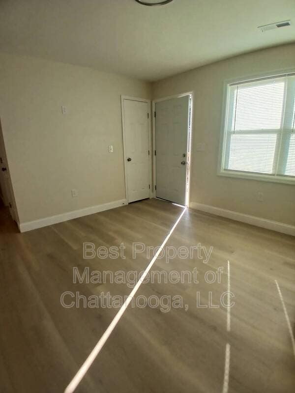 Building Photo - 5249 Usher Dr
