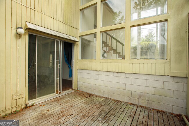 Building Photo - 2143 Ingleside Ave