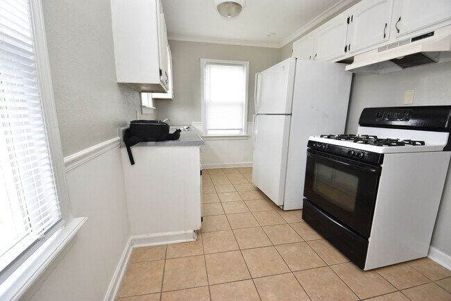 Building Photo - Cute 2 Bedroom In Mishawaka Near the River