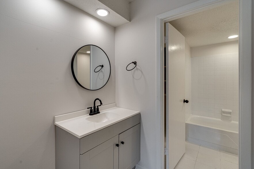 Building Photo - 2845 Dayton Blvd