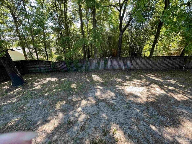 Building Photo - 4615 Gladstone Dr