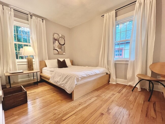 Building Photo - The Ideal TC Downtown Retreat
