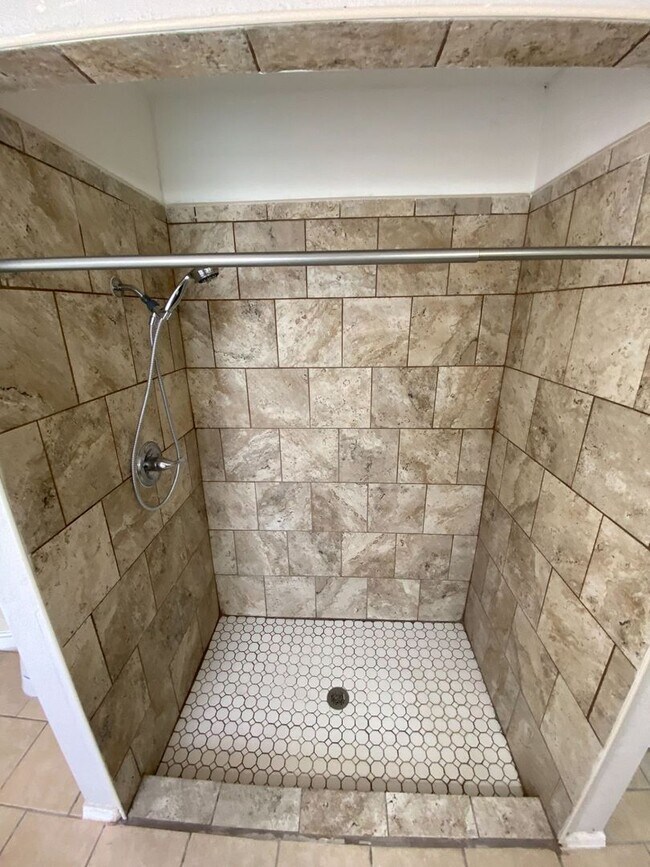 Building Photo - Home For Rent