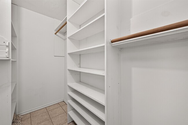 Building Photo - 1007 E Baker Rd