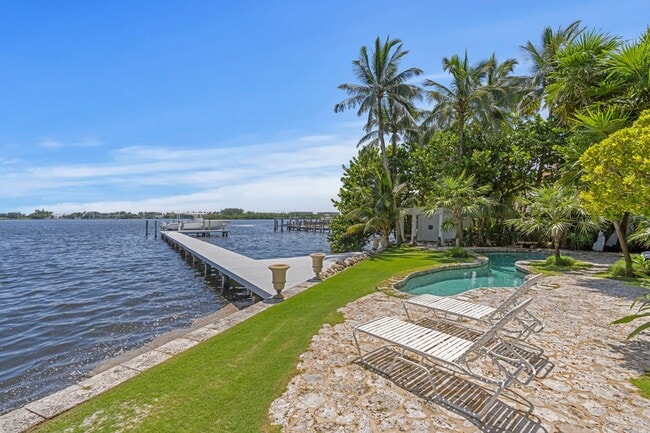 Building Photo - 7500 S Flagler Dr