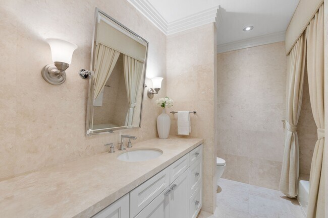 Building Photo - 1435 N Ocean Way