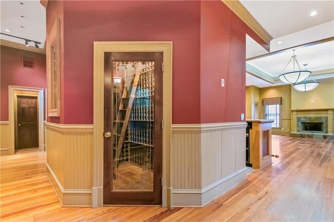 Building Photo - 430 W Wesley Rd NW