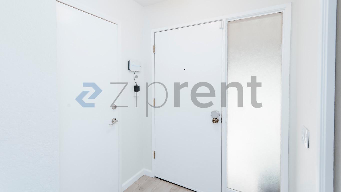 Building Photo - Unit