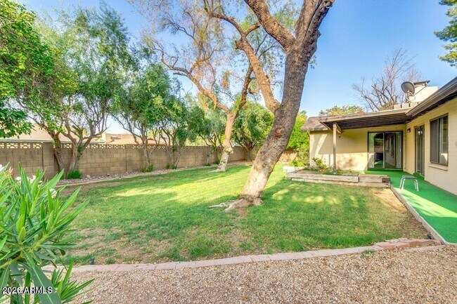 Building Photo - 1536 E Gemini Dr