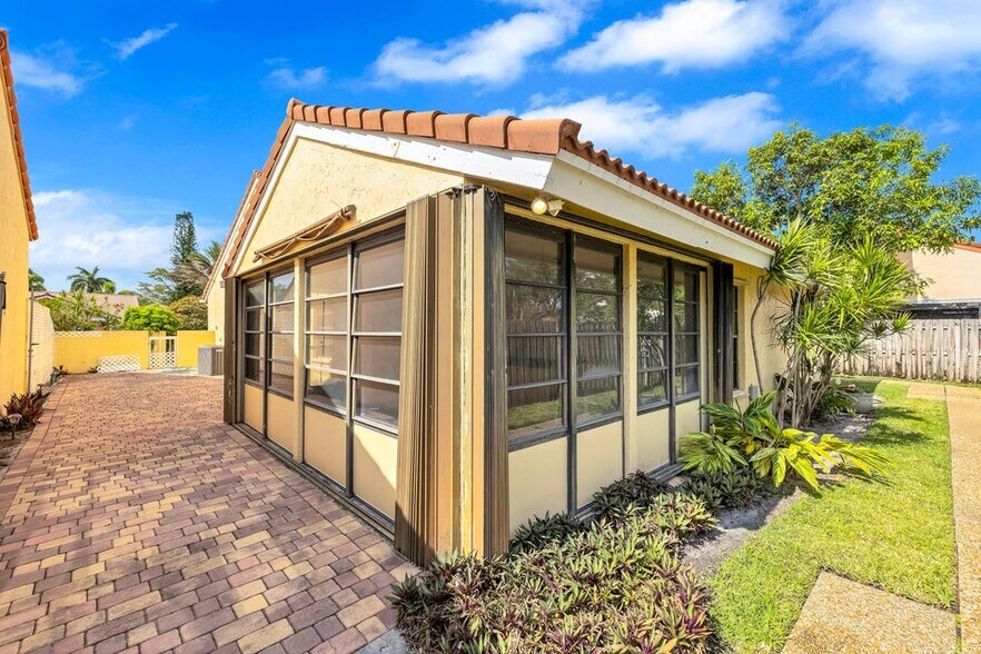Building Photo - 2075 NW 15th Pl