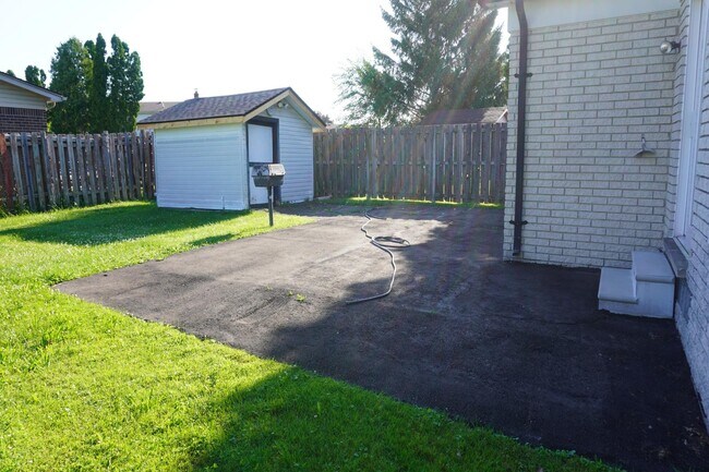 Building Photo - 4415 Fox Hill Dr
