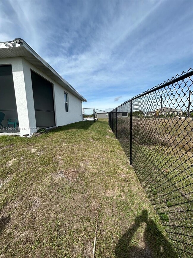 Building Photo - 413 Akin Pl