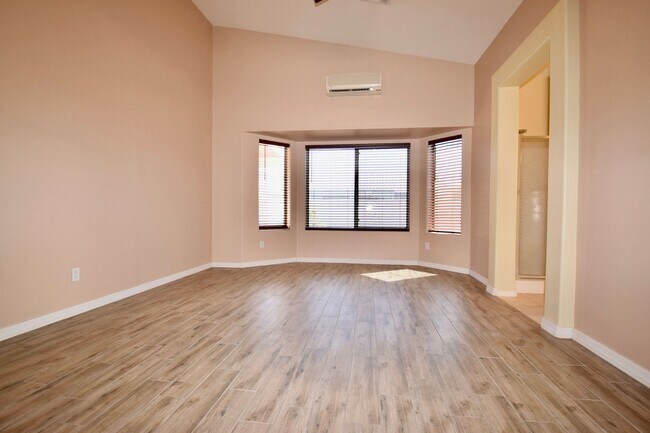 Building Photo - Excellent 4 bed 2 bath Ahwatukee Home!