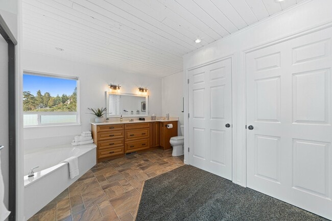 Building Photo - 4825 Sucia Dr