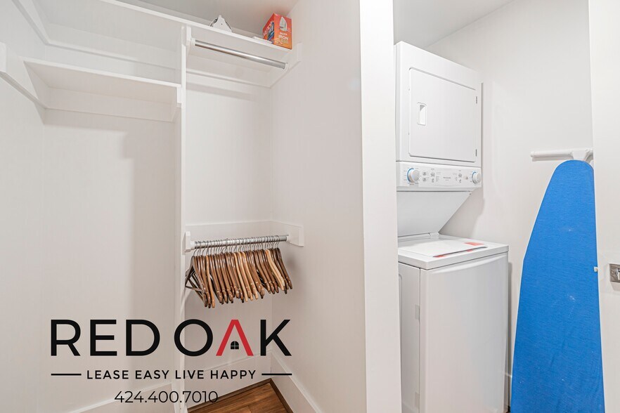 Building Photo - 6533 Hollywood Blvd