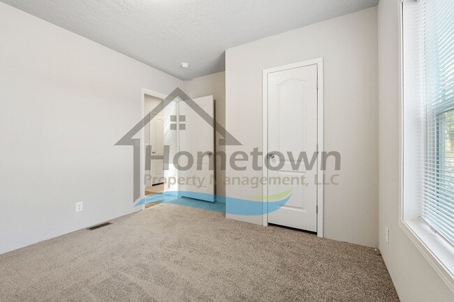 Building Photo - 3 Bedroom 2 Bathroom Home on a Private Lot out in the Country Near Sagle!