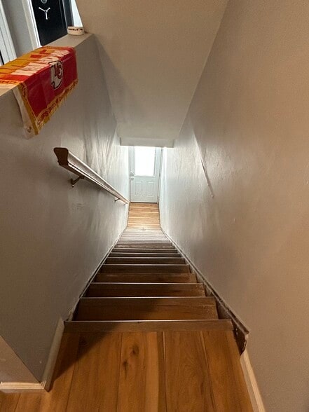 Stairs - 2604 S Compton Ave
