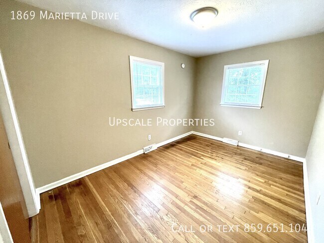 Building Photo - 1869 Marietta Dr