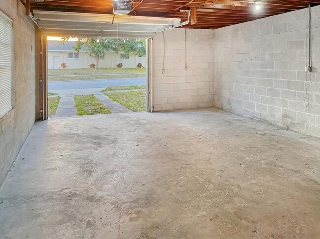 Building Photo - 2901 Garden Terrace NE