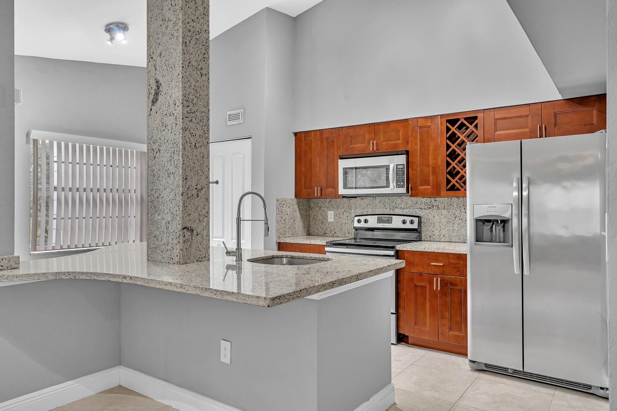 Building Photo - 1255 SW 46th Ave