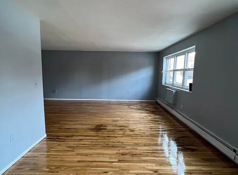 Building Photo - 1772 Hammersley Ave