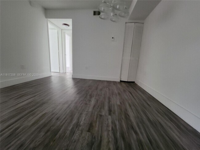 Building Photo - 4844 N State Rd 7