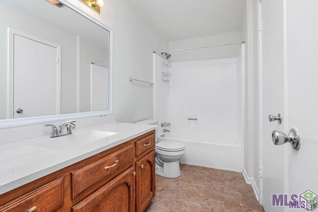 Building Photo - 4625 Parkoaks Dr
