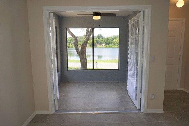 Building Photo - Clermont 2/2 Duplex with Lakeview