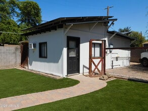 Building Photo - 1618 W Gardenia Dr