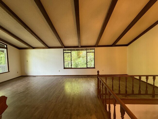 Building Photo - 3 Bed 2.5 Bath in the Heart of Bellevue