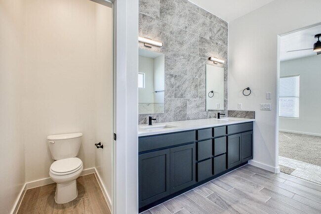 Building Photo - Beautiful East side House 4 bed-2.5 baths, part of The Overlook Casa Club that includes Swimming ...