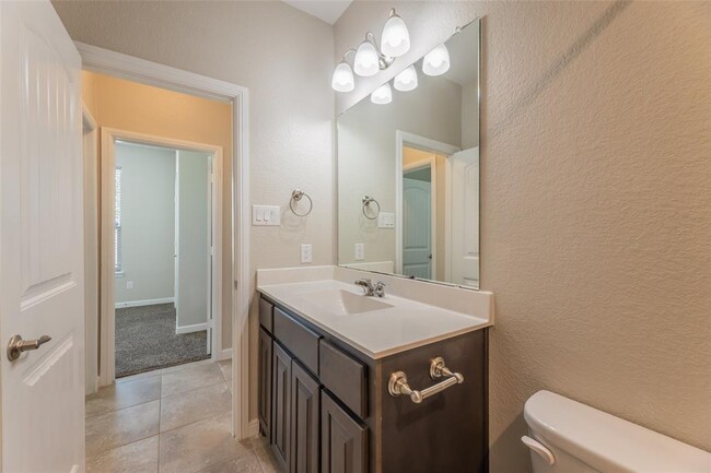 Building Photo - 1000 Meadow Scape Dr