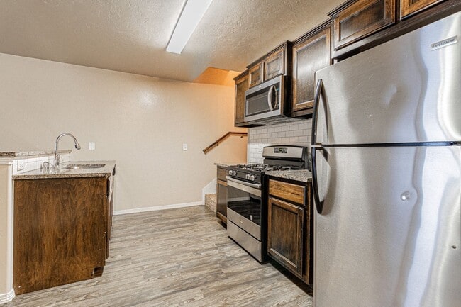 Building Photo - Buena Vida awaits for you!